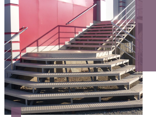 Лестницы для магазина в Устях-Джегуте — изготовление и монтаж