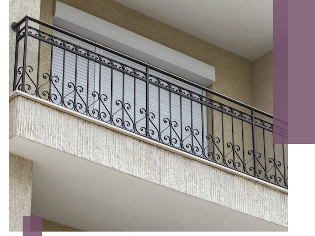 Балконные ограждения из металла и стекла в Устях-Джегуте для домов